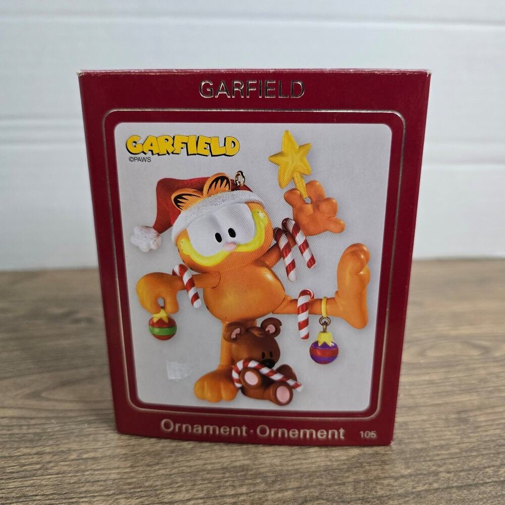 2009 Garfield and Pooky Christmas Ornament made by Carlton Cards / Carlton Heirl